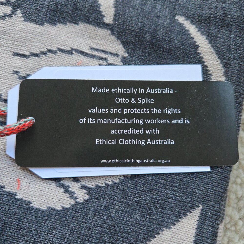 NWT Otto & Spike Merino Scarf Wool Knit Cockatoo Parrot Bird Charcoal GREY - Picture 11 of 12